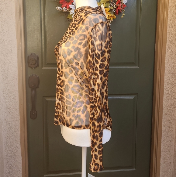 Beautiful Sexy Animal Print Top NWT - Picture 3 of 4